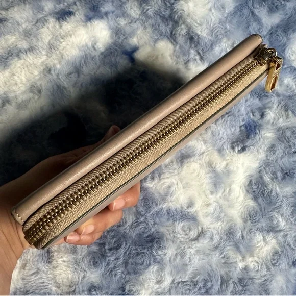 *SOLD* Chloe Leather Envelope Wallet Light Pink Beige - Picture 8 of 16